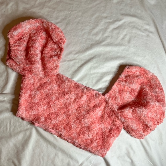 Le Lis 3D flower cropped top with side zipper closure. - Picture 5 of 5